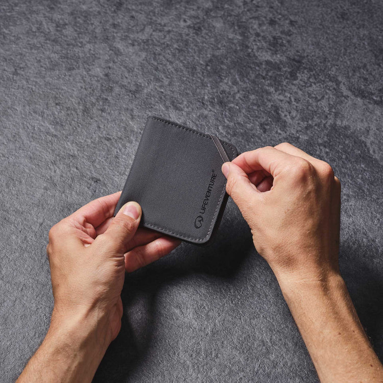 Lifeventure, Kompaktowy portfel z ochroną RFID, szary