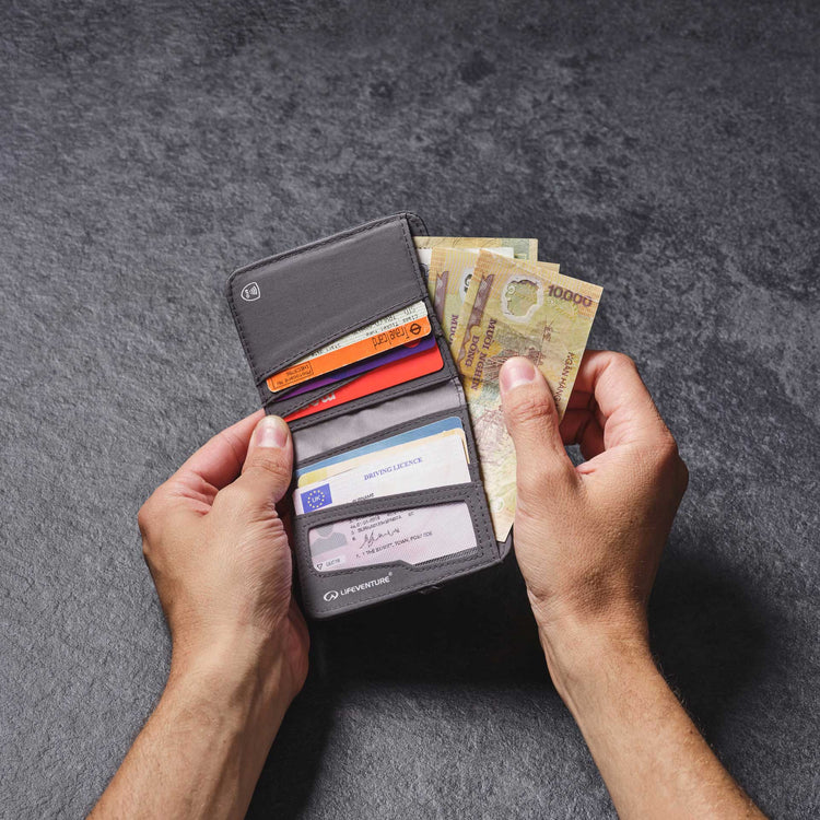 Lifeventure, Kompaktowy portfel z ochroną RFID, szary