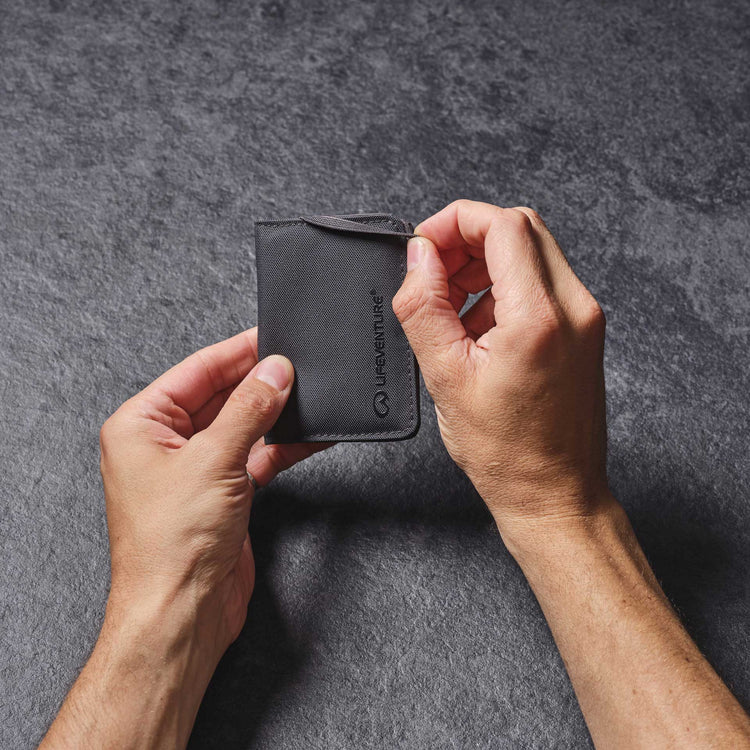 Lifeventure, Etui na karty z ochroną RFID, szare