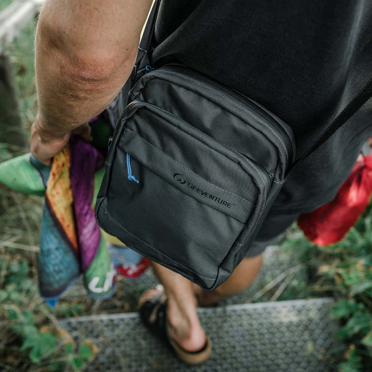 Lifeventure, Torba na ramię z ochroną RFID, szara